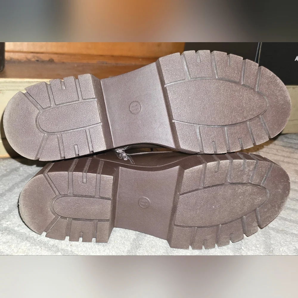 American Eagle Outfitters Womens Size 11 Dark Brown Lace Up Boots & BOX - Picture 7 of 10